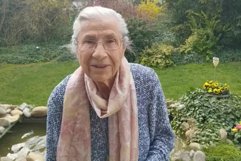 Dorothea Teichmann pflegt nach wie vor gerne ihren Garten.