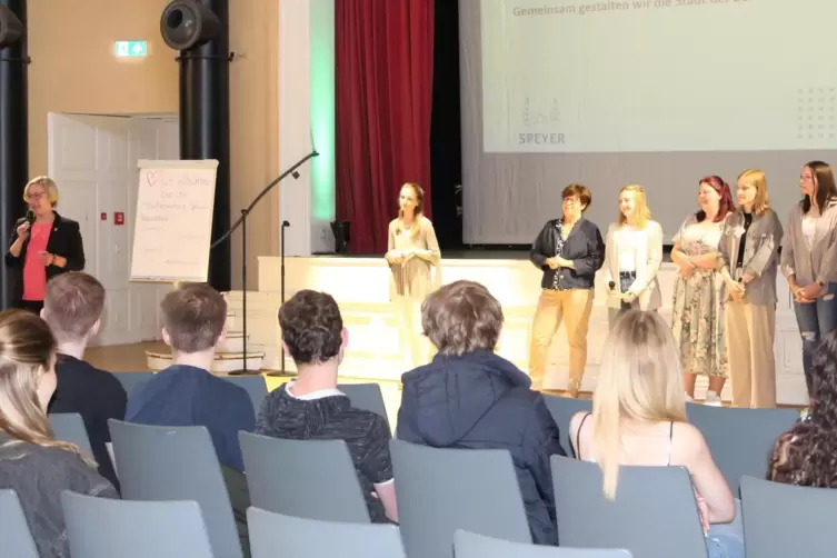Tag der offenen T&uuml;r 2025: Die Stadtverwaltung stellt sich potenziellen k&uuml;nftigen Auszubildenden vor. 