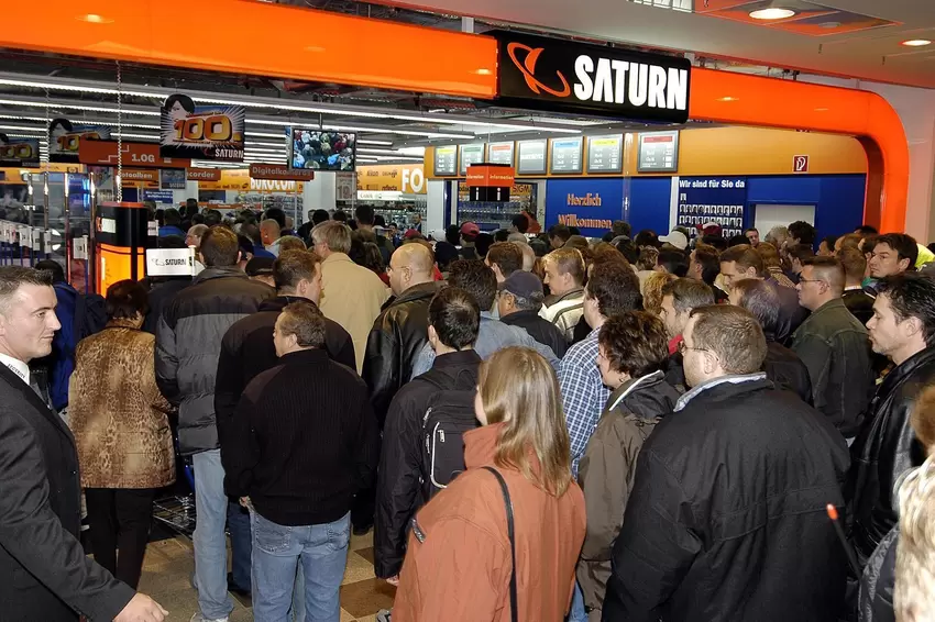 2004: Andrang bei der Eröffnung des Saturn-Markts.
