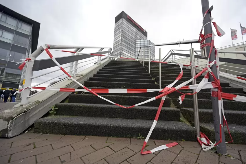 Die Zugänge zu den Treppen wurden gesperrt.