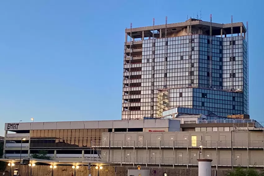 Die Fassade wurde abmontiert.