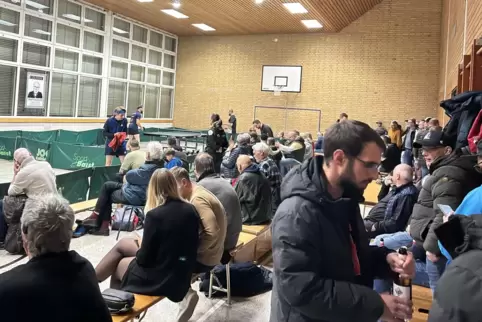 Auf wieder mal große Zuschauerunterstützung in der kleinen Sporthalle der Ritter-von-Tann-Schule setzt der TTC Dahn. 