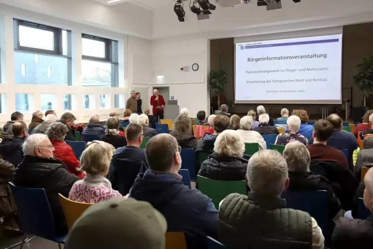 Die Anwohnerversammlung in der Berufsbildenden Schule war gut besucht.