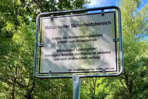 Militärischer Sicherheitsbereich: Warnung im Bereich der Sanddünen. 