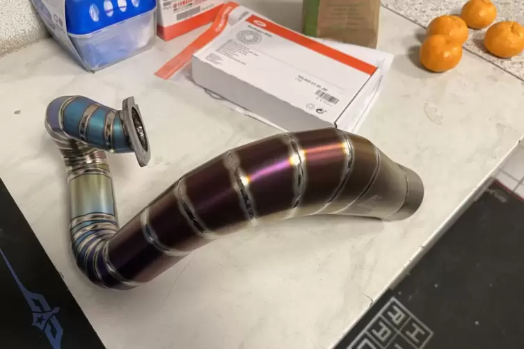 Spezialteile wie dieses werden bei &bdquo;Hippel Racing&ldquo; gebaut und repariert und dann in die ganze Welt verschickt.