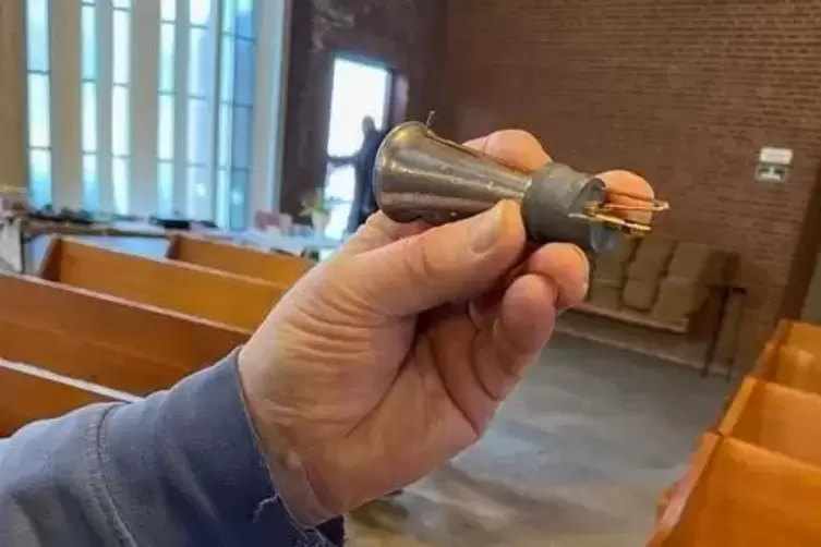 Muss ersetzt werden: ein verbogenes Bauteil.