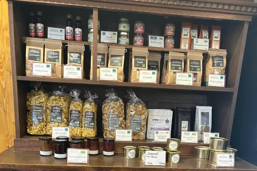 Bio-Produkte aus eigener Herstellung im Hofladen in Weierhof.