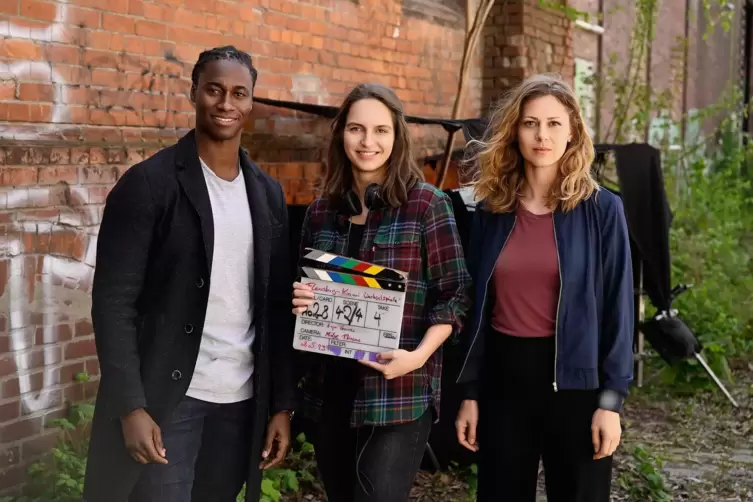 2023 hat Anja Gurres (Mitte) f&uuml;r den NDR den Film &bdquo;Flensburg-Krimi: Wechselspiele&ldquo; mit Katharina Schlothauer und Eugene Boateng 