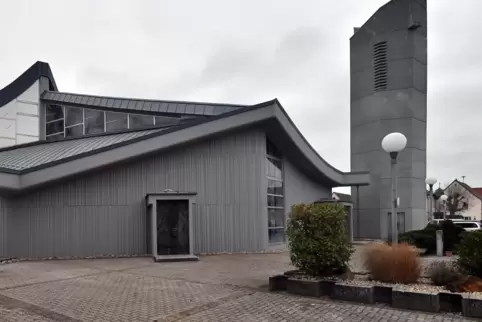 Seit Kurzem dürfen die Parkplätze vor der Galluskirche in Haßloch nicht mehr von allen genutzt werden. 