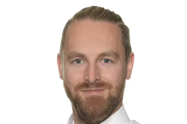 Stefan Thielen leitet das Projekt &bdquo;Sumera&ldquo;, bei dem genau untersucht wird, welche Faktoren Einfluss auf den Abrieb von Autoreife