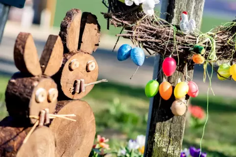 Bunte Eier und Hasen sind an Ostern nicht wegzudenken. Mit seinem Buch über Osterhasen will David Hoffman vor allem geschichtsin