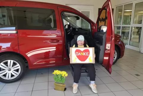 Dankbar: Sarah Beckerle kann nun sicherer im neuen Auto ihrer Mutter fahren. Dankbar: Sarah Beckerle kann nun sicherer im neuen Auto ihrer Mutter fahren.