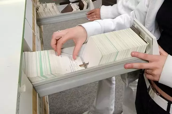 Blättern in Katalogen in Bibliotheken. Dank des KVK ist das seit vielen Jahren einfacher.