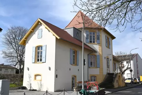 Im Alten Spital in der Retzerstraße befindet sich das Haus der Jugend. 