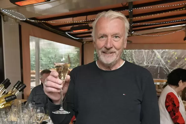 Thomas Schulte-Hobein, im Hemshof besser bekannt als &bdquo;Fitschi&ldquo;, hat die Gastst&auml;tte 1992 &uuml;bernommen.