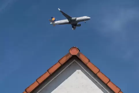Fluglärm kann für Anwohner zur Belastung werden. 