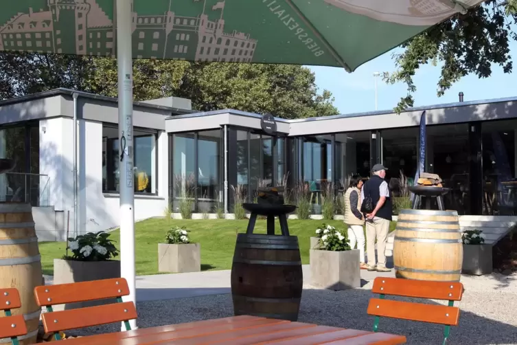 Rentschlers: vielseitig gestalteter Biergarten. 