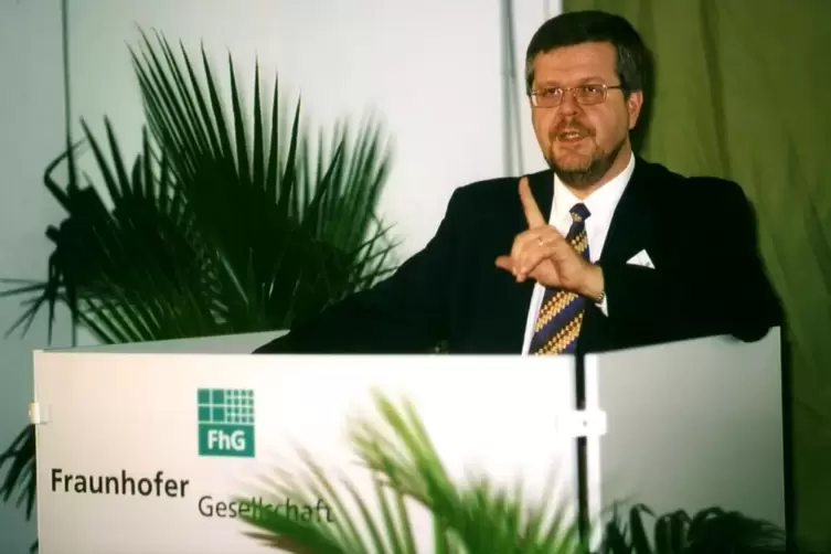 Am Valentinstag, 14. Februar, 1996 wurde das IESE gegr&uuml;ndet. Der erste Institutsleiter war Dieter Rombach. 