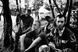 Fotografie von Till Mayer im Donbass, Juli 2025: Obwohl sie noch nicht wehrpflichtig sind, melden sich junge Ukrainer zwischen 1