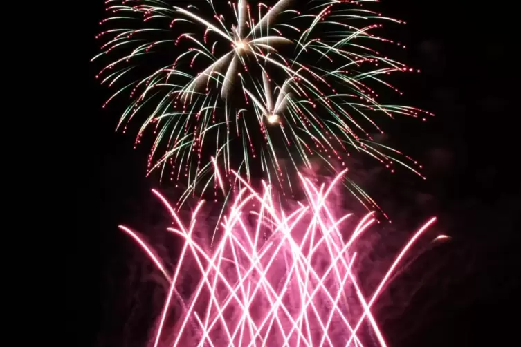 Feuerwerk von &bdquo;AW Pyrotechnik&ldquo;. 