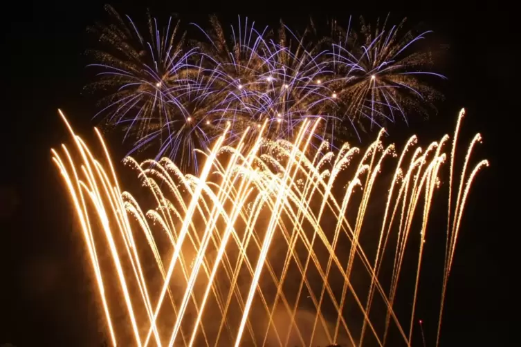 Feuerwerk von &bdquo;AW Pyrotechnik&ldquo;. 