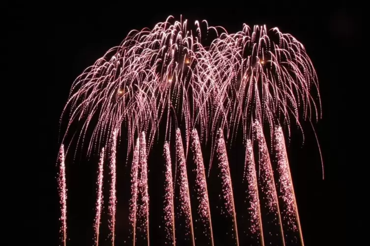 Feuerwerk von &bdquo;AW Pyrotechnik&ldquo;. 