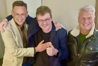 Wird Bürgermeister der Verbandsgemeinde Lauterecken-Wolfstein: Philipp Gruber (Mitte). Mitbewerber Christian Sauer gratuliert, r