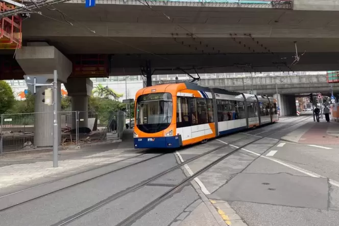 Eine Straßenbahn der RNV, hier in Ludwigshafen, die durch Frankenthal fährt? Die Idee gibt es, mehr aber auch nicht. Eine Straßenbahn der RNV, hier in Ludwigshafen, die durch Frankenthal fährt? Die Idee gibt es, mehr aber auch nicht.