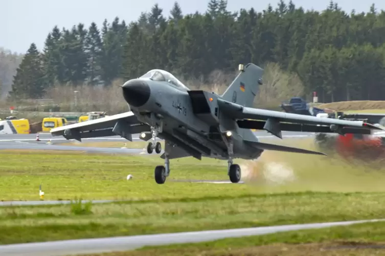 Startender Tornado am Luftwaffenst&uuml;tzpunkt B&uuml;chel. 