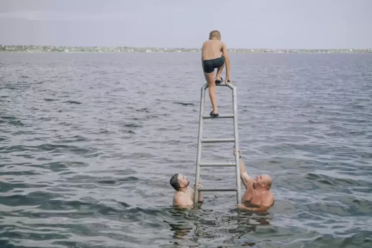Serghei Duve gewann den LOBA-Newcomer-Preis mit der Serie &bdquo;Bright Memory&ldquo;, die Alltagsimpressionen aus dem nur von Russland aner