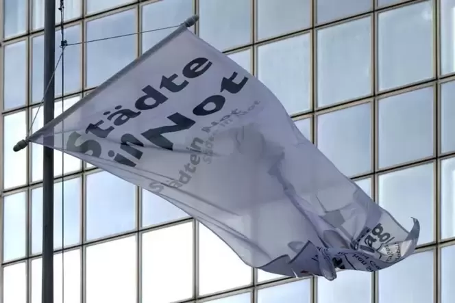 Nicht nur die kreisfreien Städte und Landkreise, auch immer mehr Ortsgemeinden sind in finanzieller Not.