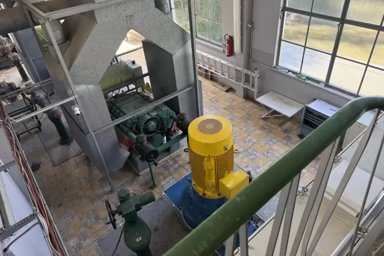 Blick ins Bobenheim-Roxheimer Sch&ouml;pfwerk. Hier wird im Ernstfall Wasser aus der Isenach in den Rhein gepumpt.