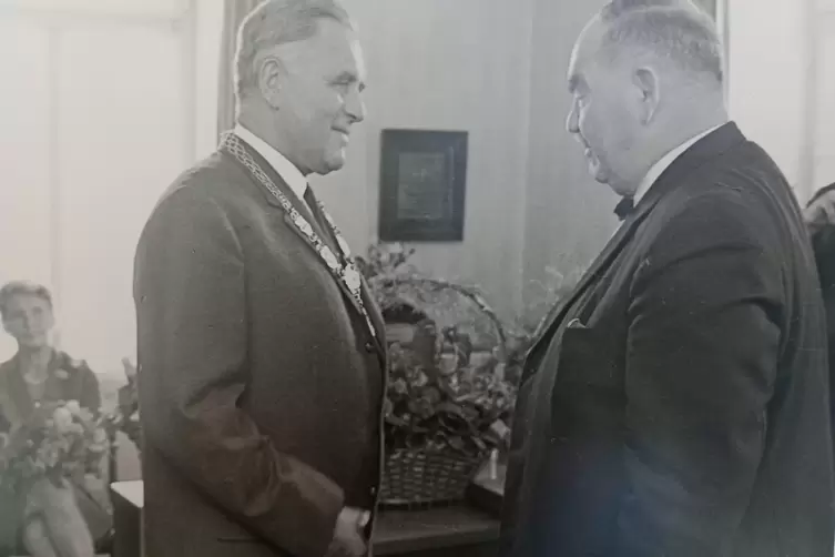  Die Bad D&uuml;rkheimer Amtskette wurde 1966 neu beschafft, nachdem die urspr&uuml;ngliche Kette von 1933 in den Wirren des Zweiten Weltk