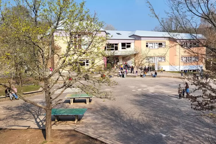 Der Pausenhof in der Waldorfschule in Otterberg unterscheidet sich kaum vom dem einer &bdquo;normalen&ldquo; Schule.