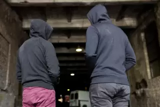 Eltern sind vielleicht nicht über jeden neuen Freund der Kinder froh, aber auch sie müssen eigene Erfahrungen sammeln.