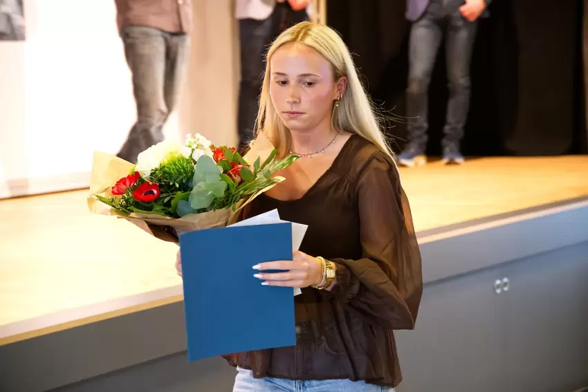 LAZ-Stabhochspringerin Paula Legner nimmt Platz drei als Ansporn will 2026 an den U20-Weltmeisterschafen teilnehmen.