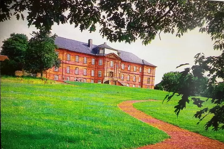 Diese stimmungsvolle Ansicht des Schlosses Trippstadt stammt vom Kaiserslauterer Meisterfotografen und Filmemacher Hans-G&uuml;nther 