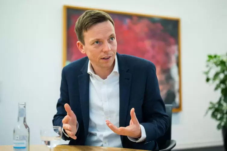 Gewisserma&szlig;en der Erfinder des Tankrabatts war 2022 Saar-Ministerpr&auml;sident Tobias Hans (CDU). Erfolgreich war sein vermeintliche