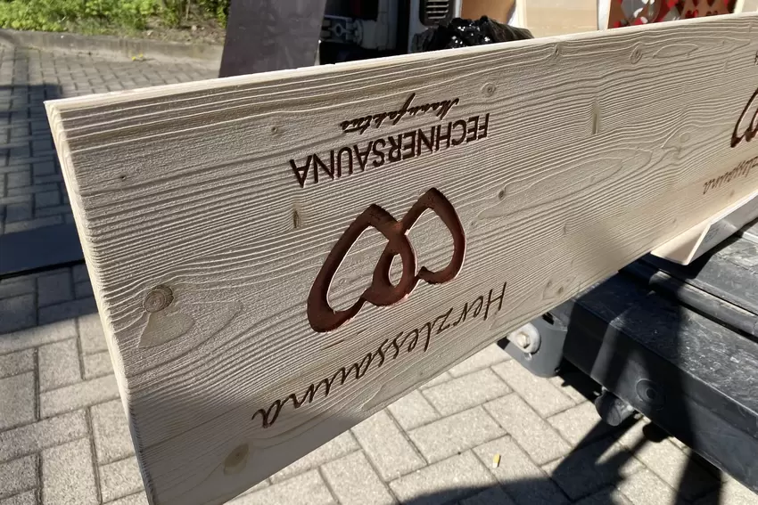Herzchen auf dem Kopf.