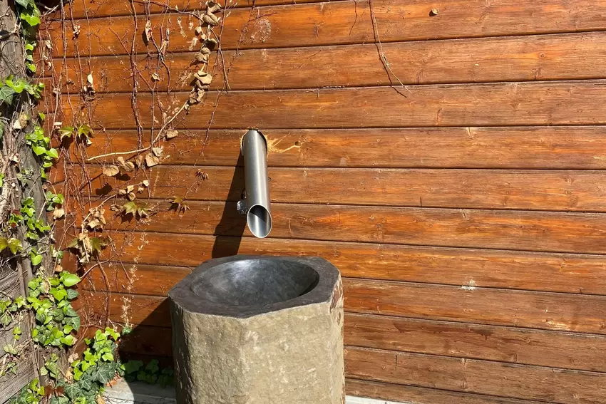 Neu II: der Eisbrunnen auf dem Freigelände des Saunabereichs.