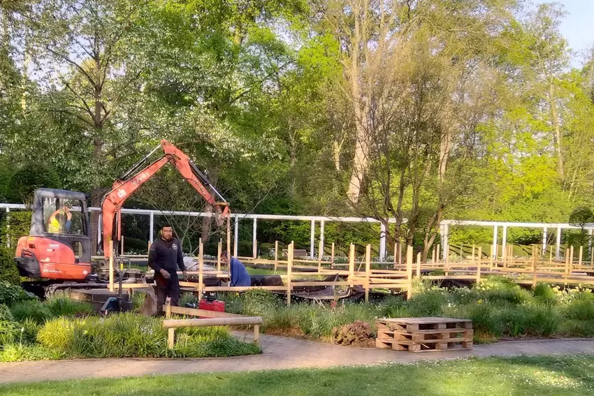 Wo ab dem Spätsommer wieder Wasser fließen soll, haben jetzt noch die Baumaschinen das Sagen.
