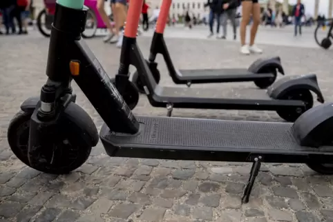 E-Scooter: nur versichert im Straßenverkehr erlaubt. 