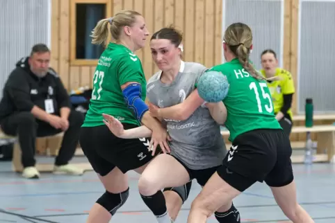 Verabschiedete sich mit zwei Toren für ihre SG-Mannschaft handballerisch endgültig in Richtung Mainz: Rechtshänderin Ella Hartfe