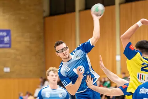Justin Kehl (beim Wurf) und Joshua Albert (dahinter) waren die besten Tiger-Schützen. 
