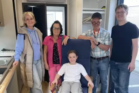 Entwickler Florian Burg (rechts), Heidi Untch (links) und August Wegmann (zweiter von rechts) freuten sich über das Interesse de