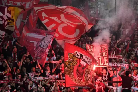 Von der jüngsten Auswärtsfahrt nach Kiel kehrten Fans und Mannschaft des FCK ohne Punkte zurück. 