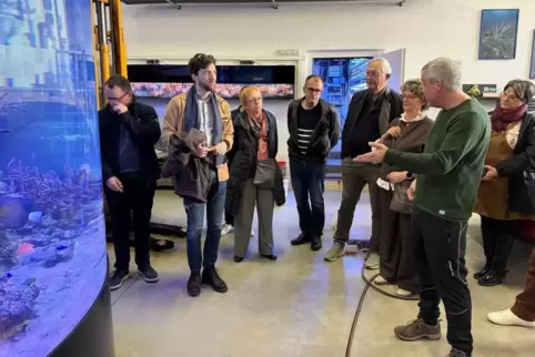 Gelebte Partnerschaft: Die beiden Delegationen besichtigten gemeinsam die Korallenzucht Wendel in Leinsweiler.