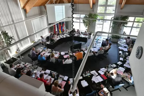 Laut Gemeindeordnung soll die Stelle des Beigeordneten innerhalb von acht Wochen nachbesetzt werden. 