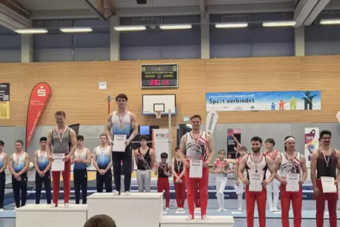 Lukas Eichhorn (rechts) vom TV Morlautern auf dem Treppchen.