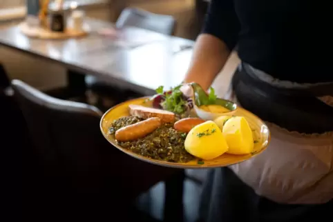 Seit Jahresanfang unterliegen Restaurant- und Verpflegungsdienstleistungen dauerhaft dem ermäßigten Mehrwertsteuersatz von 7 Pro